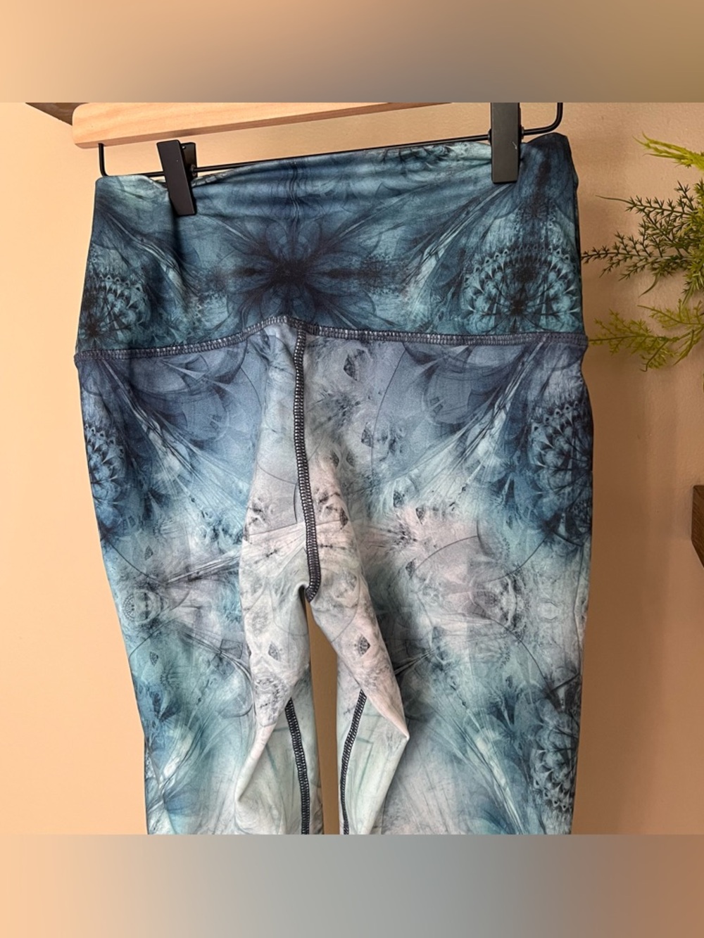 capri leggings - Picture 2 of 3